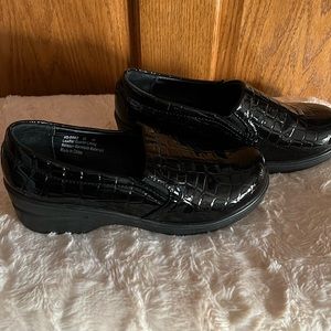 Brand new size 6 Easy street size 6M